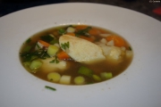 Gemüsesuppe mit Griesklößen